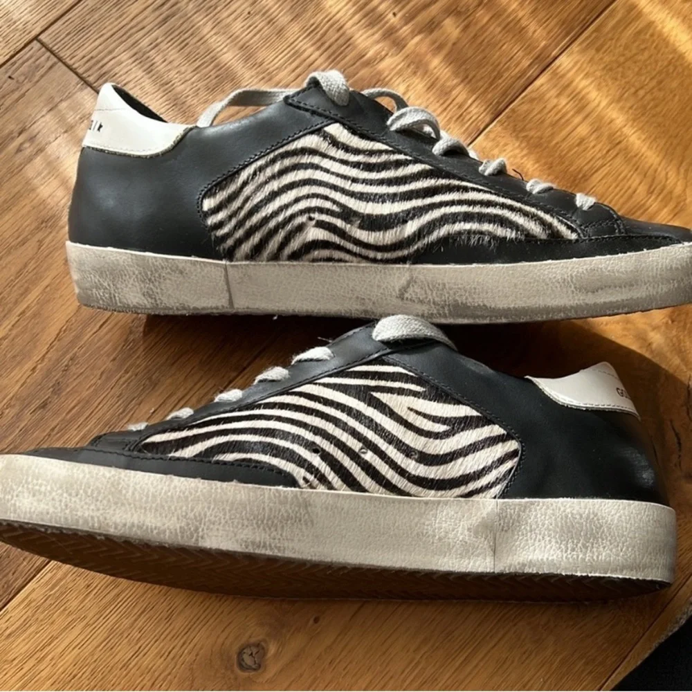 Golden Goose Black and White Super-Star Sneakers - Picture 3 of 6